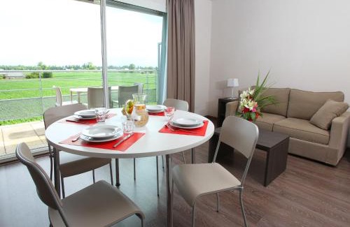 Roz-sur-Couesnon Apartamento | Apartment in France with Stunning Polder Views