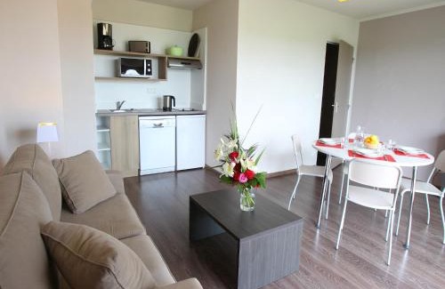 Roz-sur-Couesnon Apartamento | Apartment in France with Stunning Polder Views