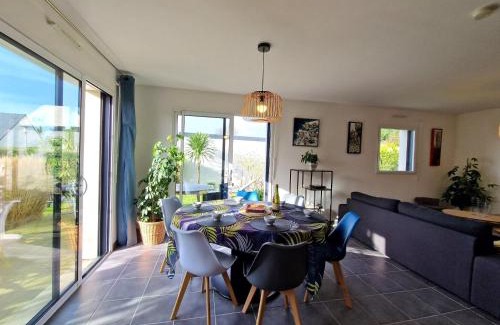 Carantec Casa | Apartment in France near Scenic Coastline