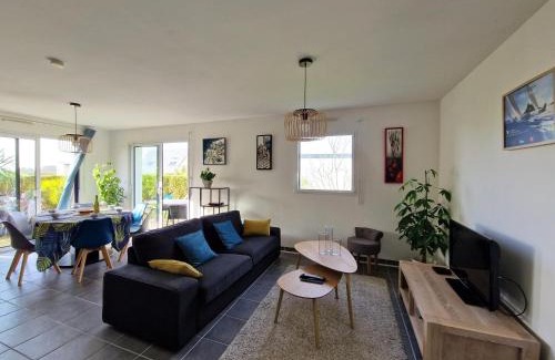 Carantec Casa | Apartment in France near Scenic Coastline