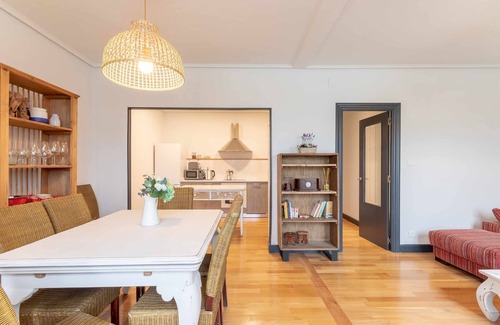 Erandio Apartamento | Apartamento frente Ría Bilbao, cerca del metro