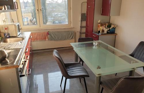 Gelsenkirchen-West Apartamento | Apartment in Gelsenkirche with free Parking wifi amazon prime Video