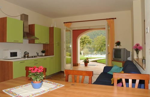 Crone Apartamento | Apartamento en Idro con Piscina y Jardín