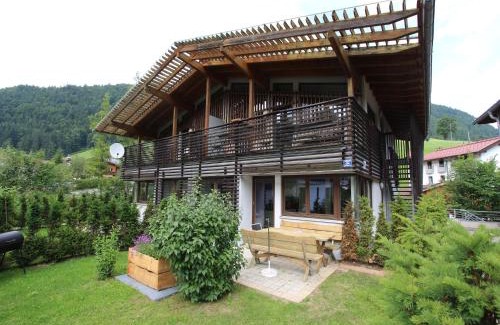 Kirchdorf in Tirol Apartamento | Apartment in Kirchdorf near Ski Slopes, cleaning included