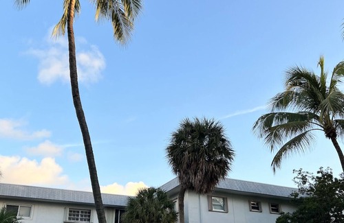 Key Biscayne Apartamento | Apartment in Key Biscayne. 5 minutes walk to the beach!