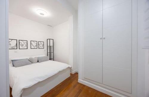 Barrio de La Latina Apartamento | Apartment in La Latina ideal for Work or Study