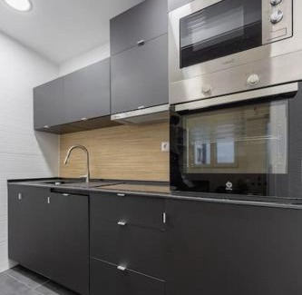 Barrio de La Latina Apartamento | Apartment in La Latina ideal for Work or Study