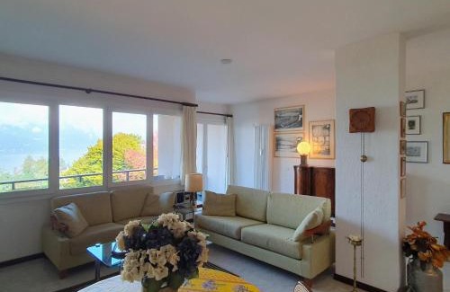 Luino Apartamento | Apartment in Luino with Lake Maggiore Views