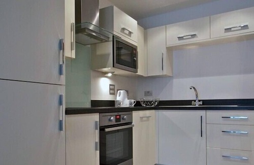 Newbury Apartamento | Apartment in Newbury Parkway Centre (6ATT)