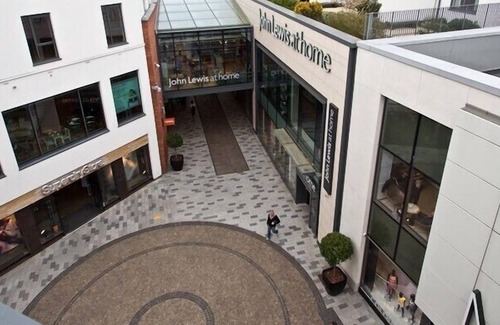 Newbury Apartamento | Apartment in Newbury Parkway Centre (6ATT)