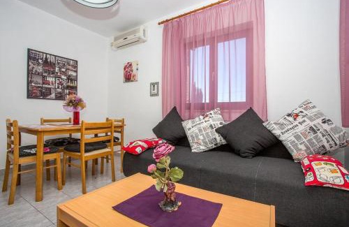 Njivice Apartamento | Apartment in Njivice with sea view, balcony, air conditioning, WiFi 4687-1
