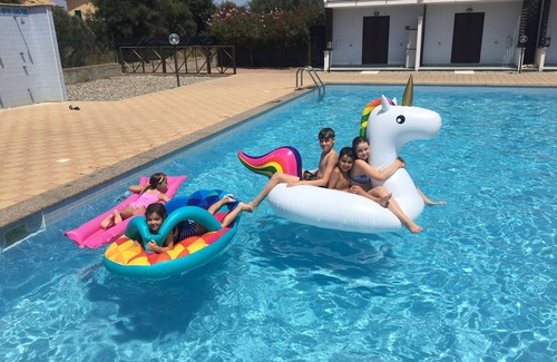 Isca Marina Casa | Apartamento en complejo privado cerrado con piscina y vistas a la montaña