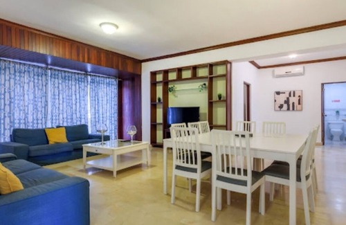 Downtown Santo Domingo Apartamento | Apartment in Piantini Sleeps 12