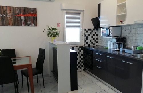 Razanj Apartamento | Apartamento en Ražanj con Terraza, Acondicionador, WIFI, Lavadora (3567-1)
