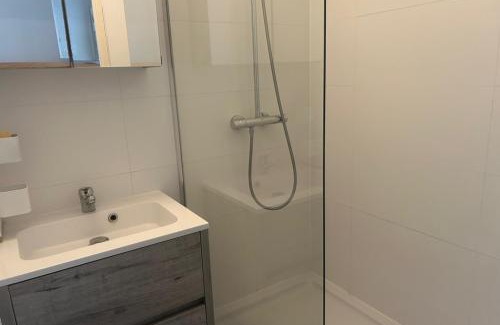 Frontignan Apartamento | Apartment in Residence with Swimming Pool and direct beach access
