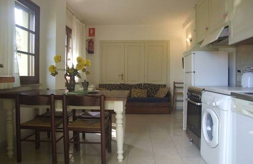 Donoratico Casa | Apartamento en Sassetta con Piscina y Vistas