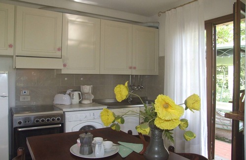 Donoratico Casa | Apartamento en Sassetta con Piscina y Vistas