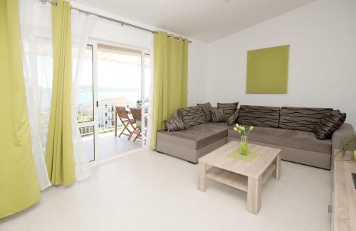 Seget Donji Apartamento | Apartment in Seget Donji with terrace
