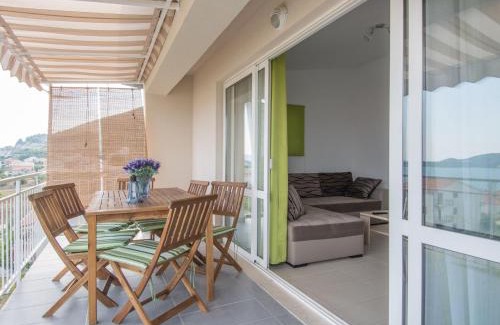 Seget Donji Apartamento | Apartment in Seget Donji with terrace