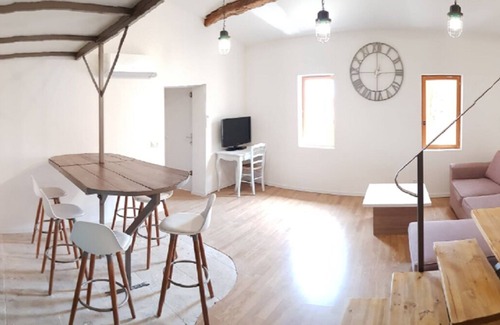 Saint-Gilles Apartamento | Apartment in the Abatiale Saint-Gilles