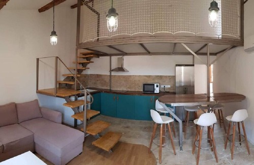 Saint-Gilles Apartamento | Apartment in the Abatiale Saint-Gilles