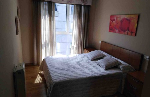 Betanzos Condominio | Apartamento centro de Betanzos con garaje privado. Apto para mascotas!