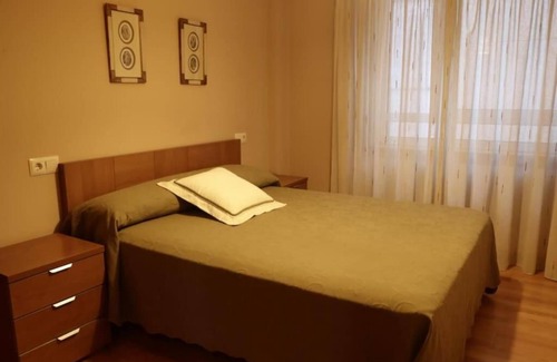 Betanzos Condominio | Apartamento centro de Betanzos con garaje privado. Apto para mascotas!