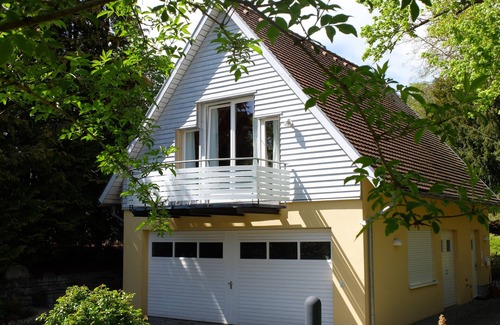 Staad Apartamento | Apartment in the garden of Seeheim Castle on lakeside with balcony and terrace.