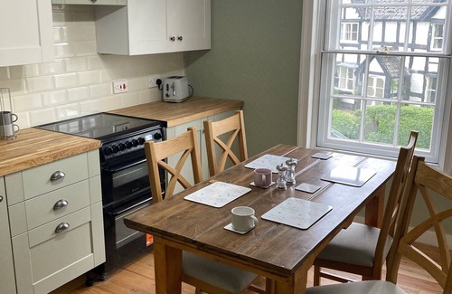 Berriew Apartamento | Apartment in the heart of Berriew village, nr Welshpool