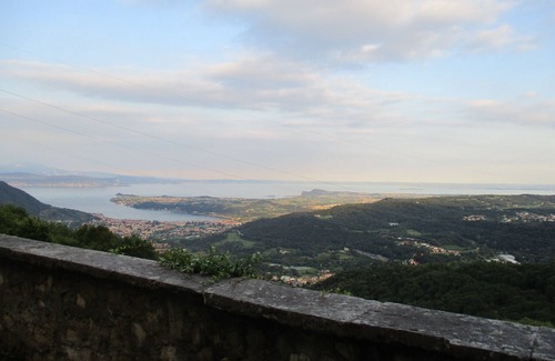 Villanuova sul Clisi Apartamento | Apartamento en el antiguo monasterio del castillo Piscina con vista al lago