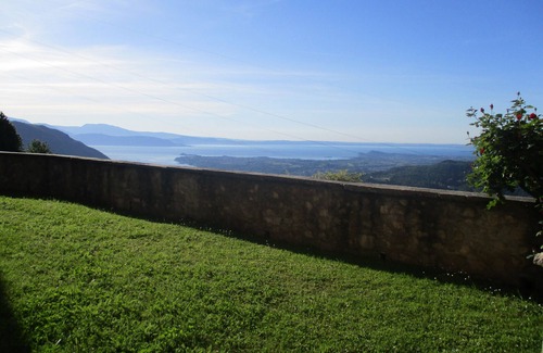 Villanuova sul Clisi Apartamento | Apartamento en el antiguo monasterio del castillo Piscina con vista al lago