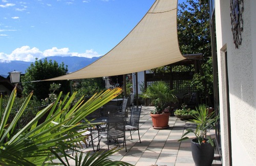 Caldaro Sulla Strada del Vino Apartamento | Apartment in the Residence La Terrazza, centrally located in Kaltern