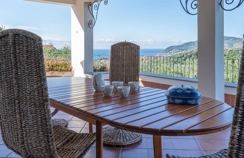 Diano Castello Villa | Apartamento en villa con A/C, piscina privada, WIFI, TV, terraza, vista panorámica, aparcamiento