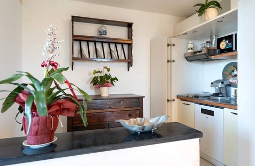 Diano Castello Condominio | Apartment in villa at the foot of a historic village 5 minutes' drive from the sea
