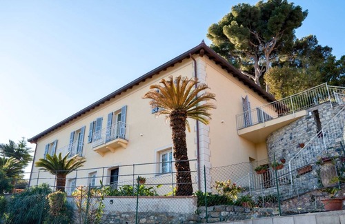 Diano Castello Condominio | Apartment in villa at the foot of a historic village 5 minutes' drive from the sea
