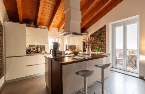 Vignone Apartamento | Apartment in Vignone with Lake Maggiore Views