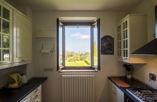 Torgiano Apartamento | Una espléndida vista de Asís y el valle de Umbría.