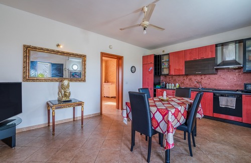 Lentini Apartamento | Apartment "Indipendente Lentini" with Mountain View, Garden & Wi-Fi