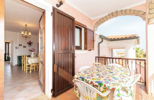 Valledoria Apartamento | Apartamento Iris con balcón y Wi-Fi