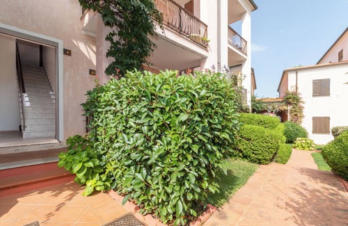Valledoria Apartamento | Apartamento Iris con balcón y Wi-Fi