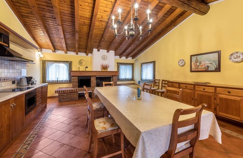 Santigaro Apartamento | Apartamento 'Oleadei - Zeus' con vistas a la montaña, Wi-Fi y aire acondicionado