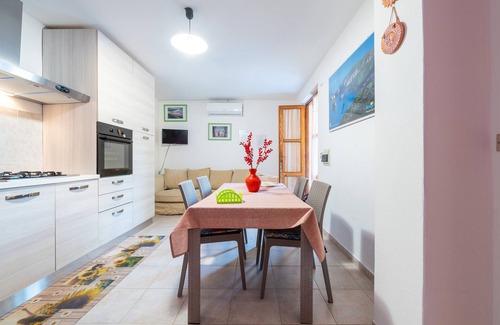 San Giovanni Suergiu Apartamento | Apartamento 'Nonna Tere' con jardín privado y aire acondicionado