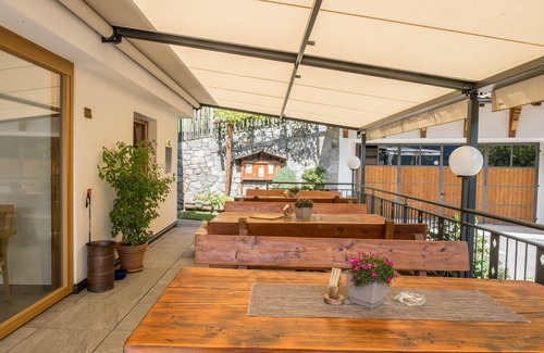 San Leonardo in Passiria Apartamento | Apartamento 'Hofschenke Pfeiftal - Bergwiese' con vistas a la montaña, jardín compartido y Wi-Fi