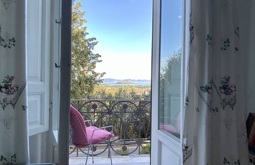 Tuoro sul Trasimeno Casa | Apartment in period villa overlooking Lake Trasimeno