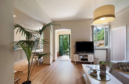 Varazze Apartamento | Apartment 'Itaca' with Balcony and Wi-Fi