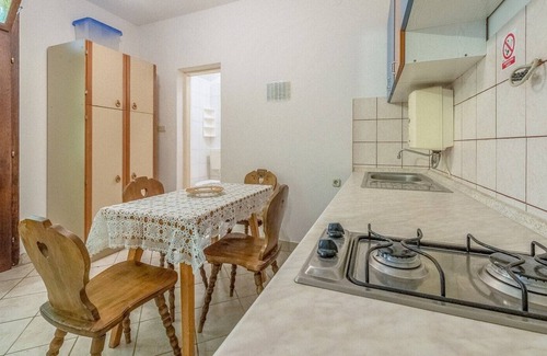 Jadrtovac Apartamento | Apartments Ivić / Apartment Ivic A1 near the Sea