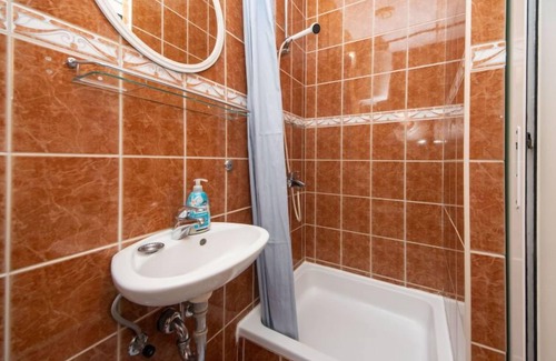 Trstenik Apartamento | Apartamento Jelka by Interhome