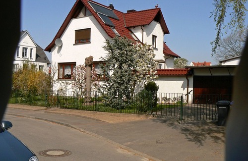 Gehlsdorf Apartamento | Apartamento 'Jess Rostock' con terraza compartida, jardín compartido y Wi-Fi