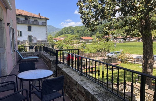 Ituren Apartamento | Apartamento 'Joalduna' con vistas a la montaña, Wi-Fi y aire acondicionado