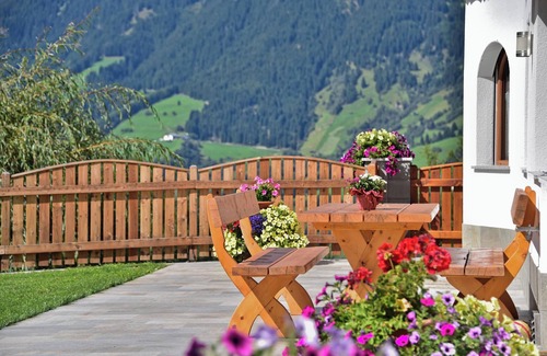 Racines Apartamento | Apartamento 'Joselehof App Arnika' con vistas a la montaña, terraza compartida y Wi-Fi